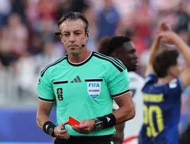 Chefe de arbitragem da Fifa defende Raphael Claus após críticas de Trump