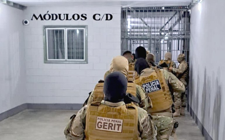 Policiais penais interceptam aparelhos celulares em módulo de presídio
