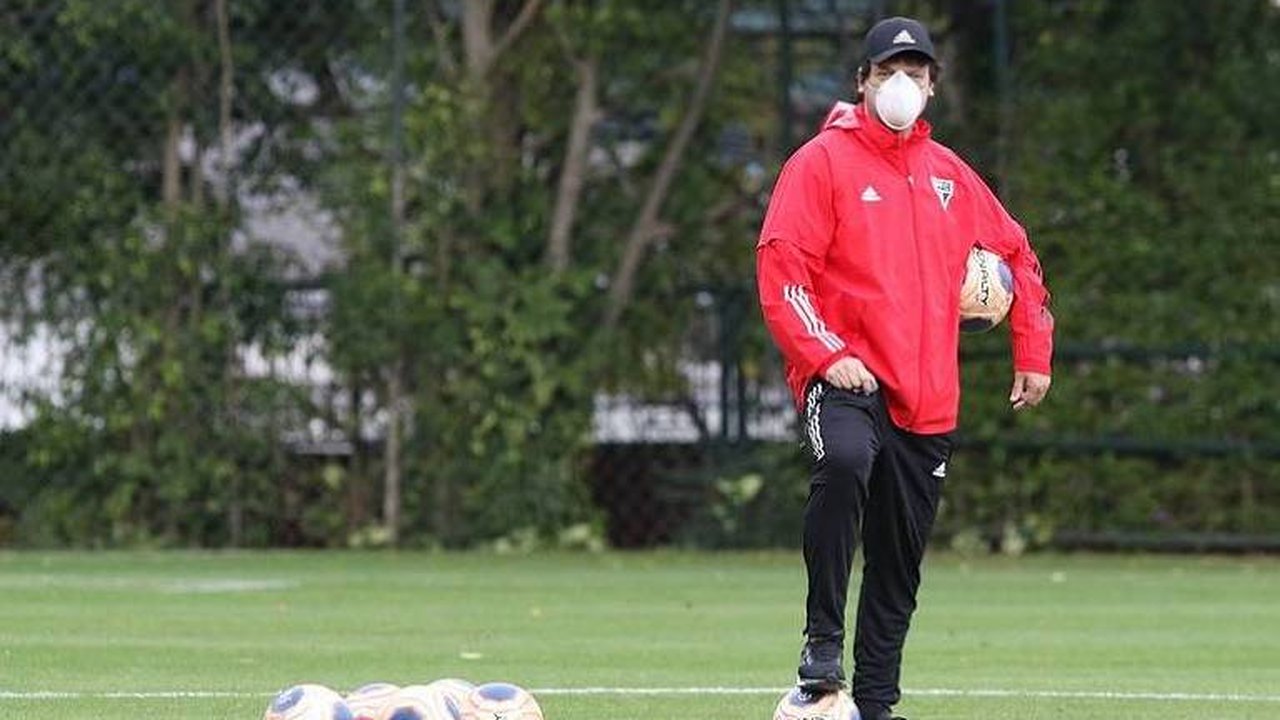 Times paulistas voltam a treinar com bola, mas seguem em alerta na pandemia