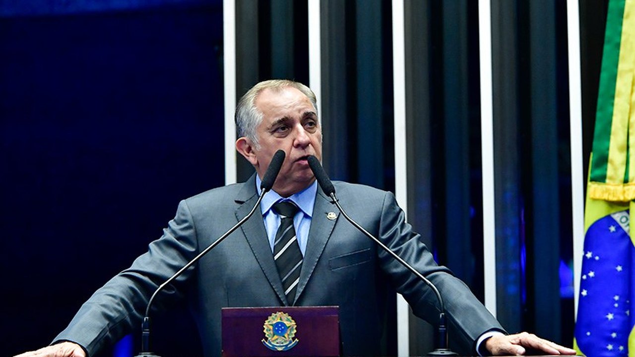 Izalci cobra reajuste de 18% às forças de segurança pública do DF