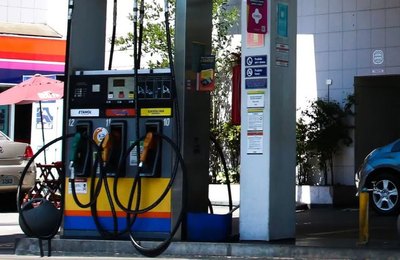 Preços dos combustíveis: Governo do Brasil institui plantão para apoiar ações de Procons de todo país