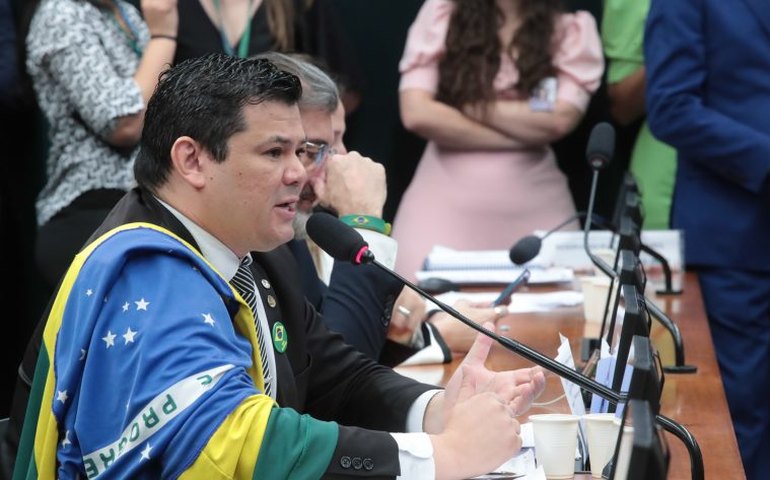 Líderes partidários vão pedir cassação de Gilvan da federal, diz Lindbergh Farias
