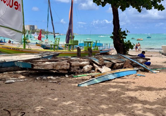 Jangadas abandonadas na orla marítima serão removidas pela Guarda Municipal
