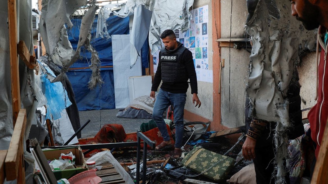Israel bombardeia tenda com jornalistas ao lado de hospital de Gaza