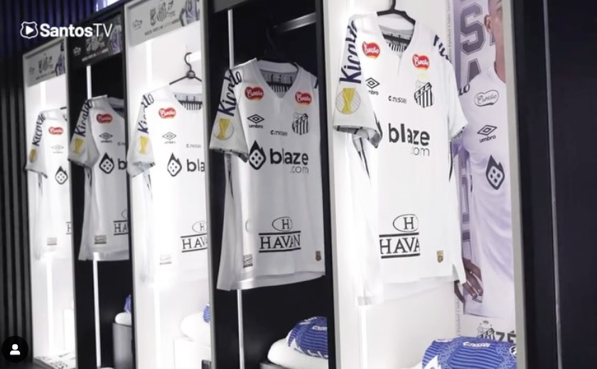 Santos entrega vestiário da Vila Belmiro reformado com ajuda da família de Neymar