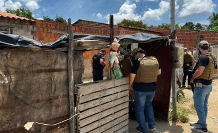 Policiais na Favela Portelinha, no bairro Cidade Universitária em Maceió