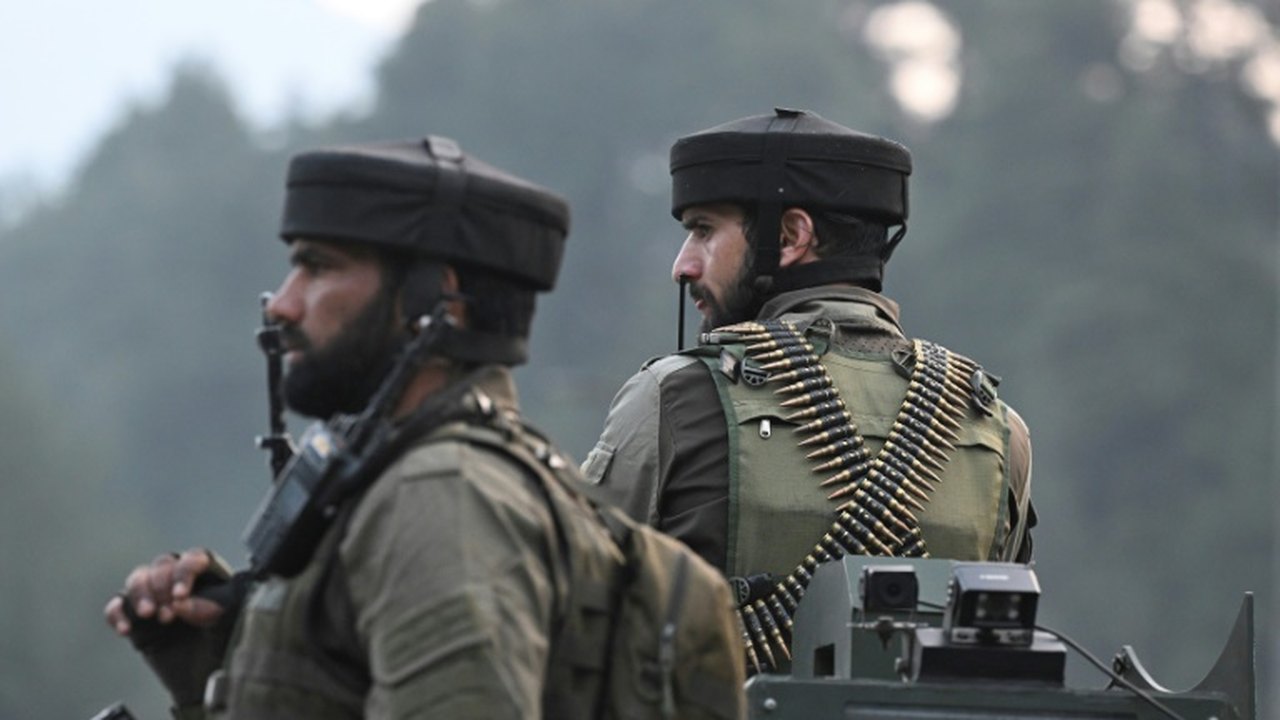Soldados indianos matam três supostos combatentes da Caxemira