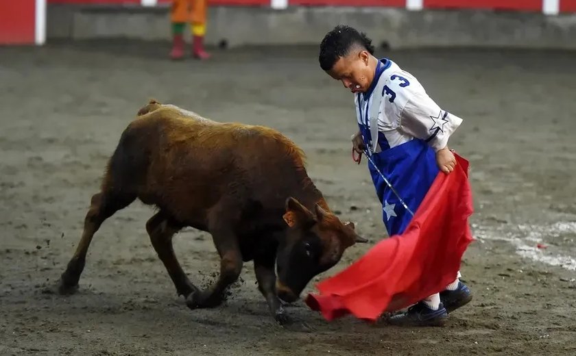 'Toureiros anões' se apresentam na França após Espanha proibir espetáculos de 'escárnio e zombaria'