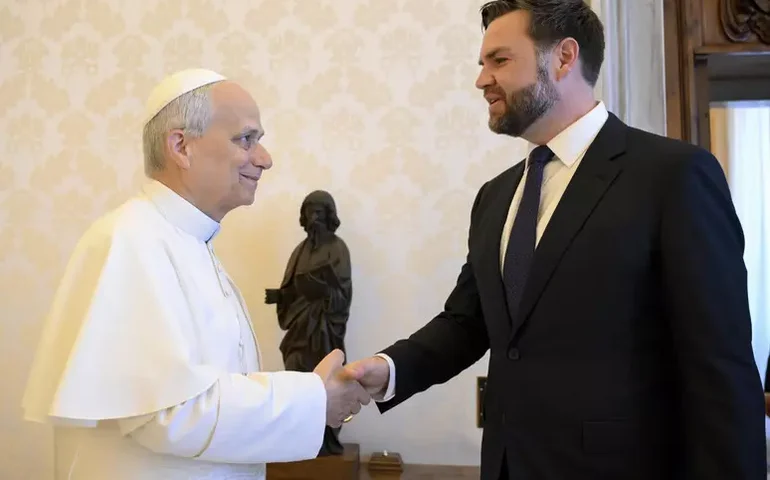 Vance agradece a papa Leão XIV por não querer 'debater com Trump'