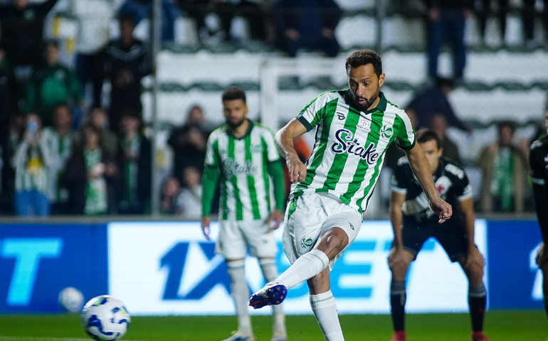 Juventude acaba com a empolgação do Vasco, vence e fica perto de deixar a zona de rebaixamento