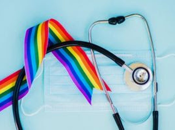 Medo de julgamento ainda afasta pessoas LGBTQIAPN+ dos serviços de saúde
