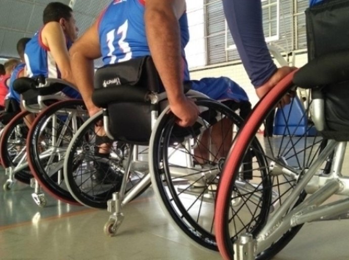 Semudh entrega cadeiras de rodas especiais a 12 atletas do basquete alagoano