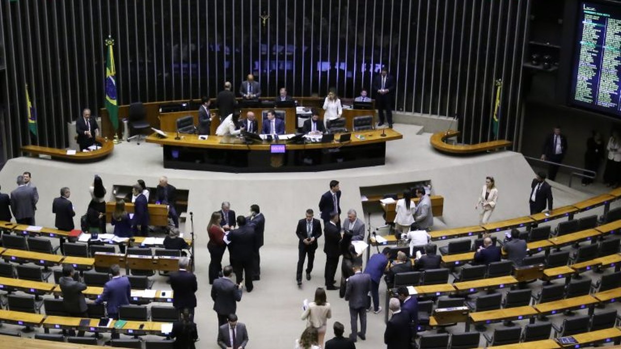 Deputados de oposição protocolam pedido de CPI para investigar operação que deixou 121 mortos na Penha e no Alemão