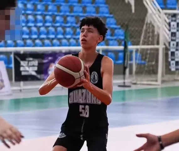 Jovem alagoano de 15 anos está entre os mortos em acidente com ônibus de time de basquete no Ceará