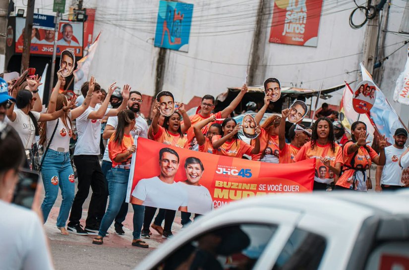 Blitz da juventude movimenta centro de Arapiraca em apoio a JHC e Célia Rocha