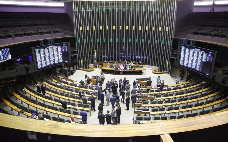 Câmara aprova crédito a produtores rurais vítimas de enchentes e espécie de 'Desenrola Rural'