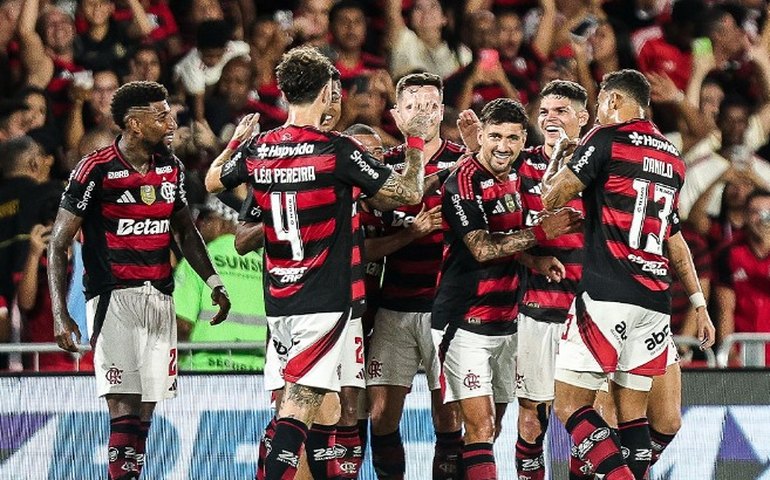 Flamengo enfrenta Atlético-MG com time misto, enquanto Palmeiras visita Grêmio com reservas