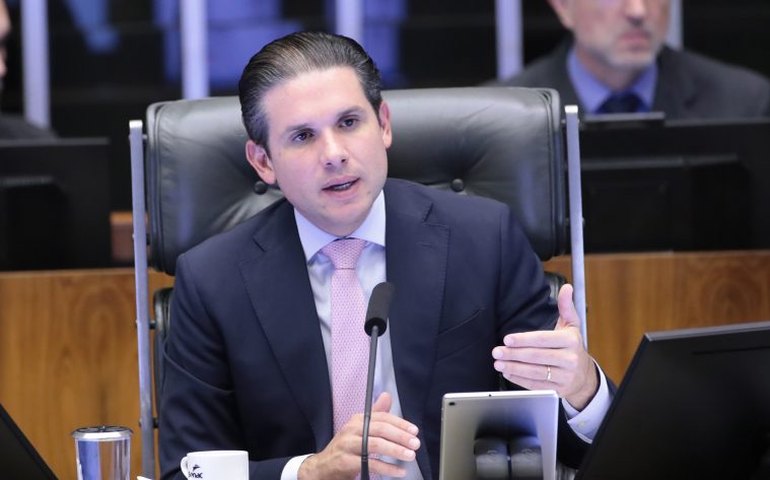 Presidente da Câmara comemora aprovação da isenção do Imposto de Renda no Senado