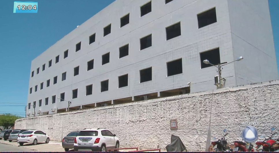 Deotap cumpre mandados de busca e apreensão na Emsurb e Torre