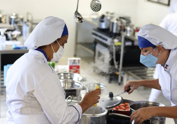 Cozinheiras da rede municipal de ensino disputam 4º Concurso de Merendeiras