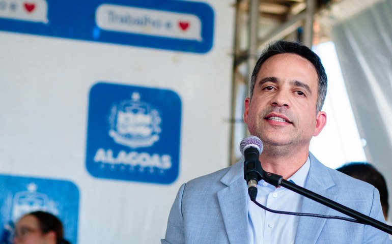 Governador anuncia pagamento de bonificação extraordinária para profissionais da Educação