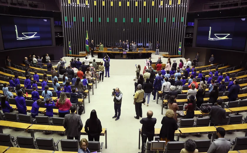 Deputados gastam R$ 72 milhões de dinheiro público em 6 meses