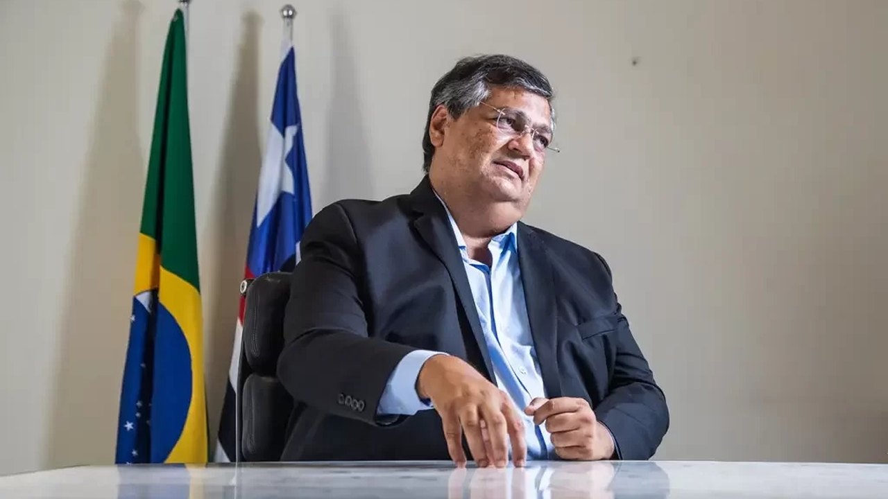 Dino afirma que segurança da posse de Lula será reavaliada após bomba em Brasília