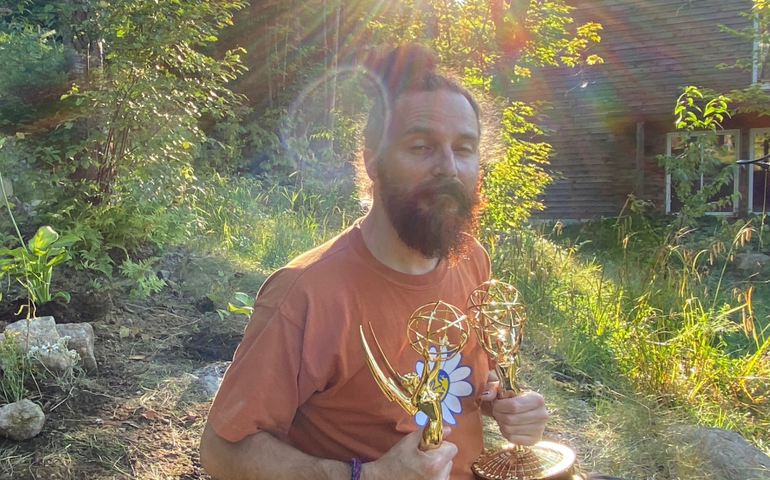 Compositor deixa 'The White Lotus' após diferenças criativas com o criador