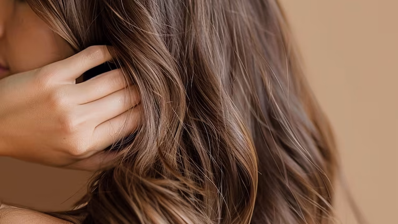 Cabelo, identidade e contorno facial: por que mulheres impulsionam boom de transplante capilar e sobrancelhas