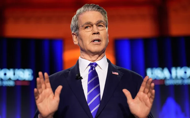 Bessent minimiza impactos do conflito com Irã e afirma que situação em Ormuz está sob controle