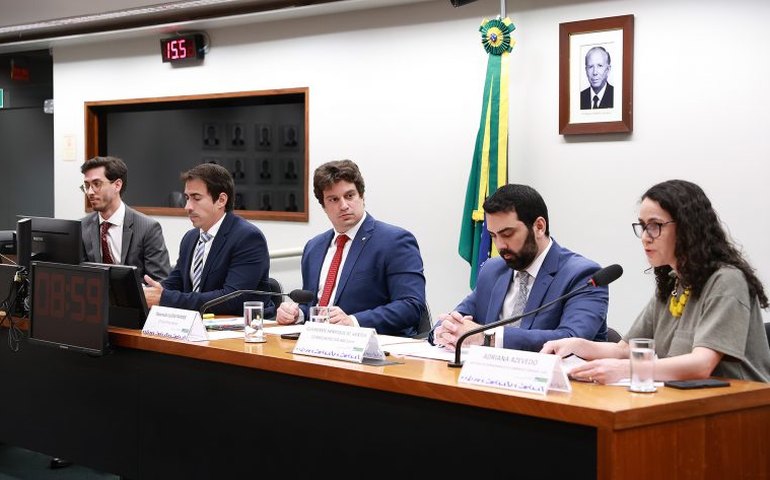 Debatedores apontam necessidade de mais regulamentação do e-commerce, especialmente para importações