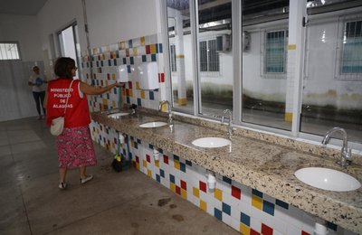 Força-tarefa formada por MPAL, MPF, MPT e DPE fiscaliza escolas da EJAI e verifica deficiências em Maceió