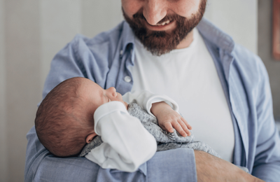 Governo sanciona lei que amplia licença-paternidade para 20 dias e cria salário-paternidade