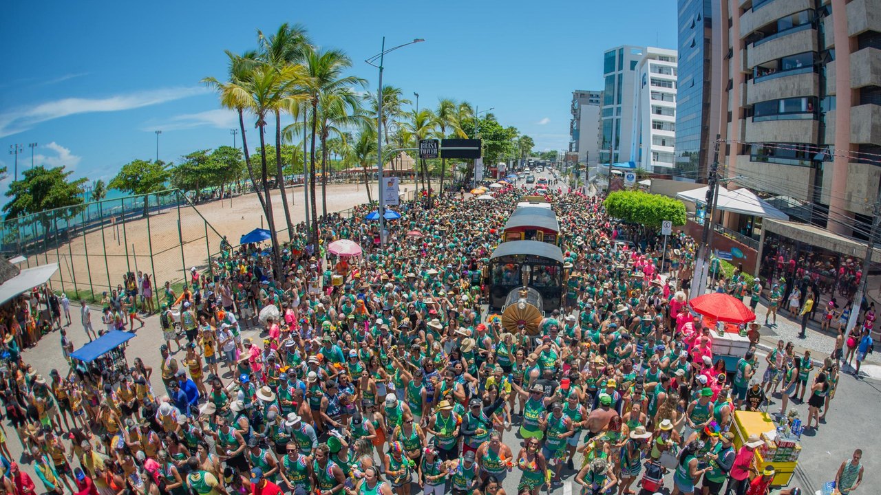 Jaraguá Folia e Banho de Mar à Fantasia agitam o fim de semana de Maceió com o apoio do Governo de Alagoas
