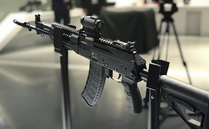 Kalashnikov russa inova com variantes modificadas do fuzil de assalto AK-12 (FOTOS)