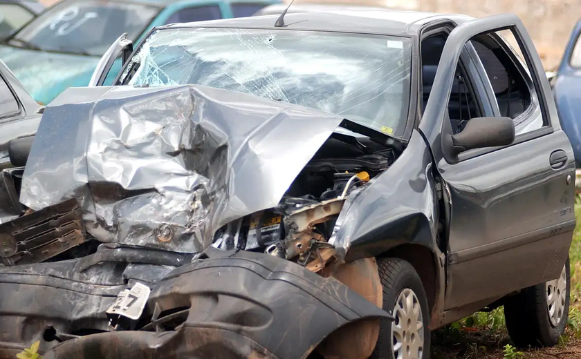 Carro atropela multidão e deixa feridos em mercado de Natal na Alemanha