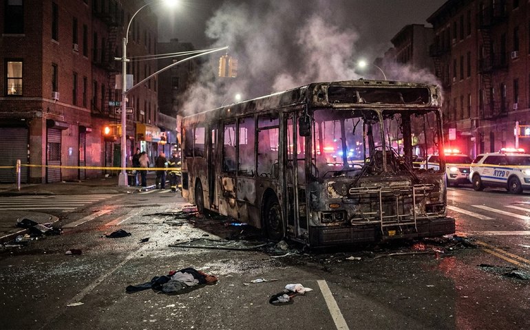 Festa da torcida do Knicks tem ônibus queimado, prisões, tiros, facadas e pancadaria