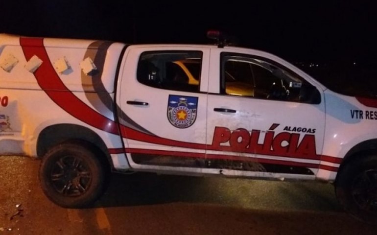 Mulher é morta a tiros dentro de casa após ser chamada no portão em São Miguel dos Campos