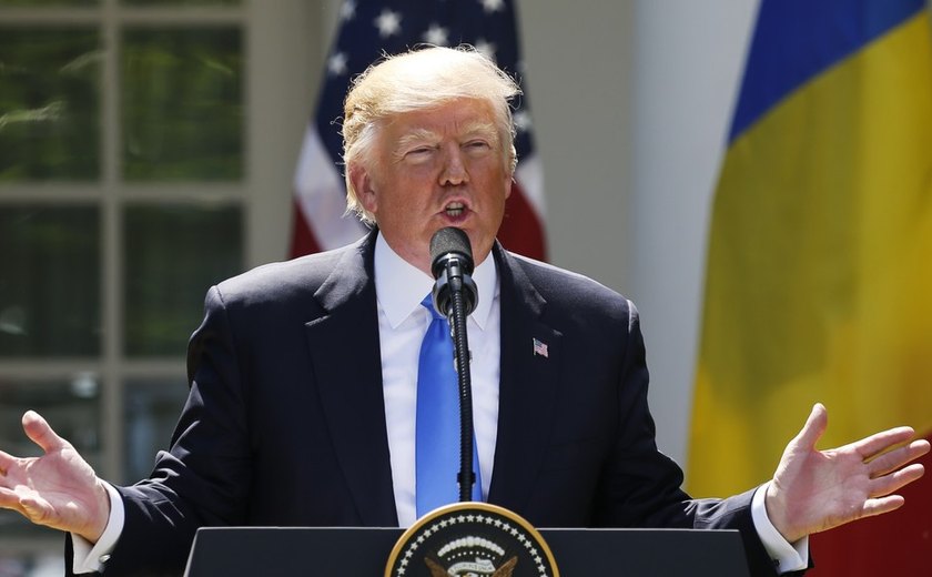 Trump apoia maior controle para compra de armas nos EUA