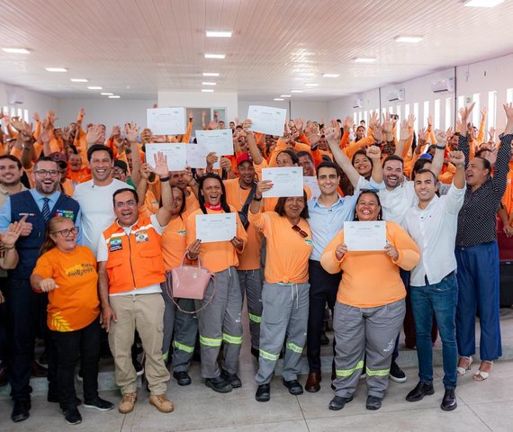 JHC entrega certificados do Praça é Massa e destaca transformação social para quem vivia em vulnerabilidade