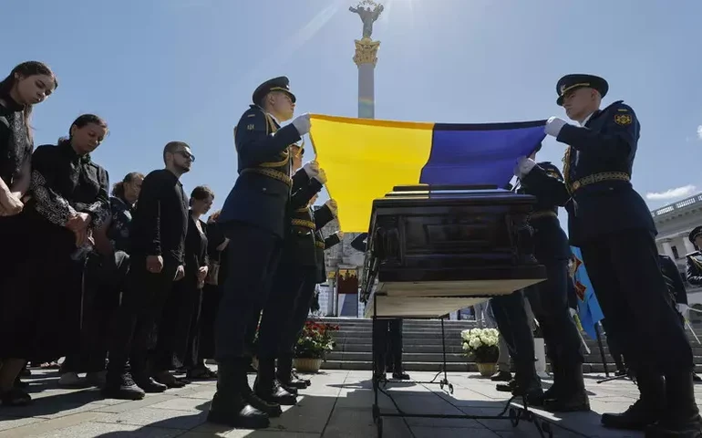 'Paz não pode ser decidida sem Ucrânia', dizem países da UE