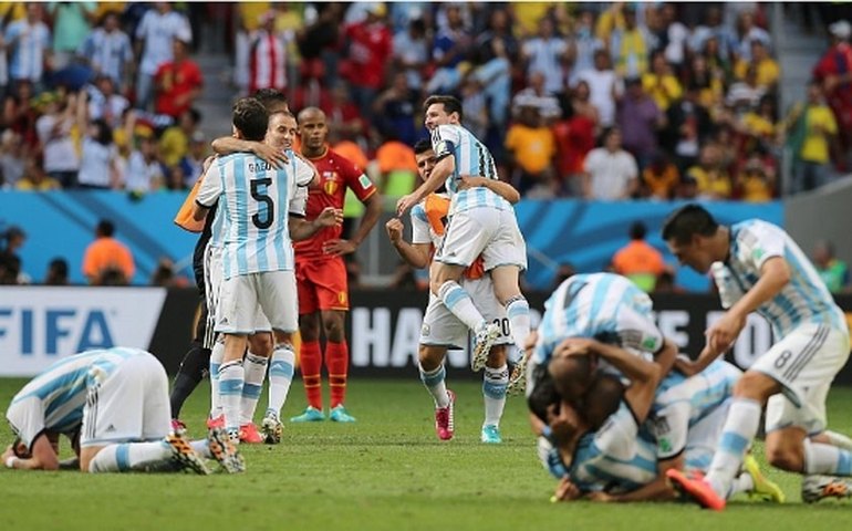 Argentina vence Holanda nos pênaltis e volta a encarar Alemanha na final