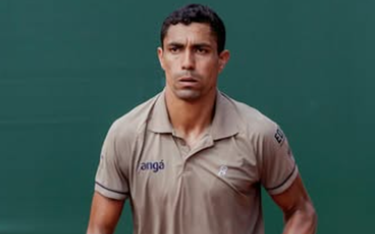Thiago Monteiro salva 3 match points, mas perde do 86º do mundo na estreia em Roland Garros