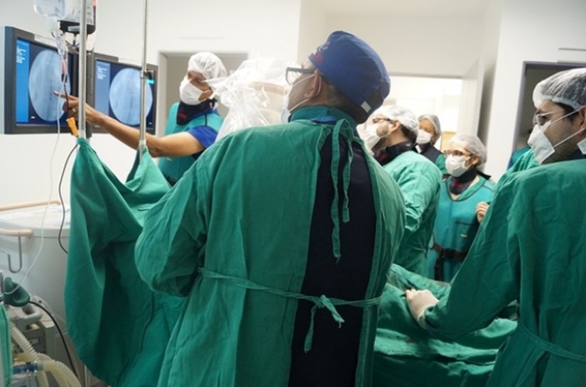 Cirurgiões vasculares do HGE tratam aneurisma na aorta abdominal