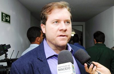 Marx Beltrão cobra explicações sobre apagões em Alagoas  