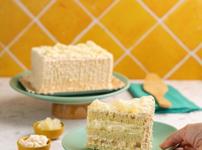 Abacaxi com Leite Condensado e Chocomoça®️ são os Bolos do Mês da Sodiê em janeiro