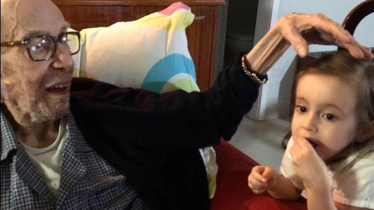 Sofia Gilberto, 5 anos, faz a mais bela homenagem ao avô, João Gilberto