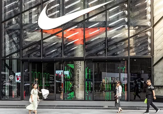 EUA: ações da Nike disparam 8% no after hours com lucros e vendas acima do esperado