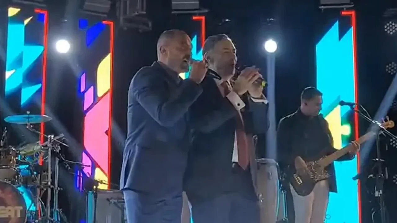 Barroso sobe ao palco e, ao lado dos filhos, canta com Diogo Nogueira em festa após posse no STF; vídeo