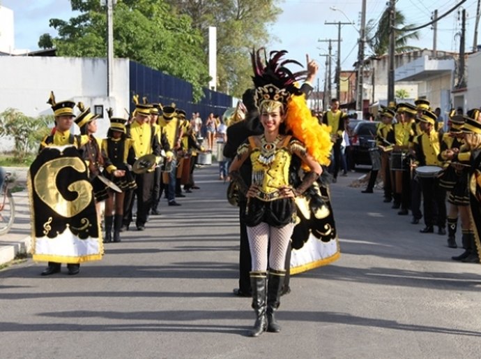 Gerarte apresenta mistura de ritmos musicais nas ruas da comunidade